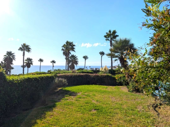 Tu Hogar Exclusivo con vistas al mediterráneo y jardin privado Casa Línea de la Concepción