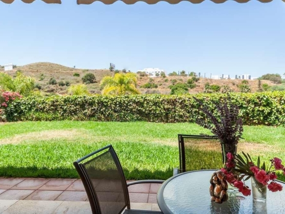 Santa Clara Golf: El Epítome del Lujo en Primera Línea de Marbella Este Casa Marbella