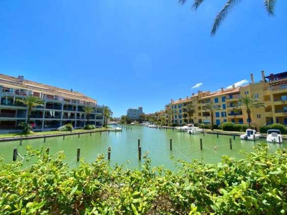 Sotogrande Marina: Su Hogar de Invierno.  Cerca del SIS. Lejos de las Preocupaciones Piso San Roque