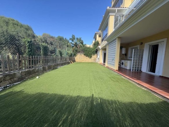 Bajo con Gran Jardín Privado - Junto al Campo de Golf La Cañada (Sotogrande) Piso San Roque