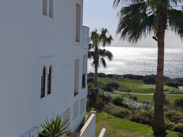 Portofino: El Privilegio de la Primera Línea de golf y playa. Alcaidesa Piso San Roque