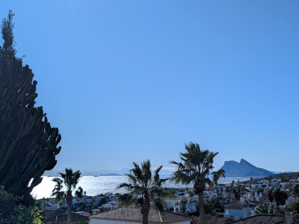 El Secreto Mejor Guardado del Mediterráneo: Villa de Venta Privada en La Alcaidesa Casa Línea de la Concepción