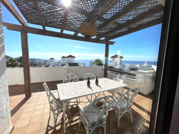 Ático en La Playa de Alcaidesa. Vistas impresionantes Mar